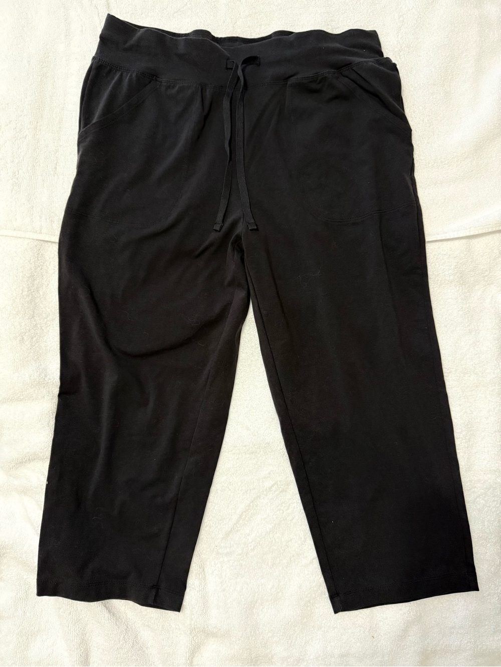 Large (12-14) women’s Athletic Works Capri Pants